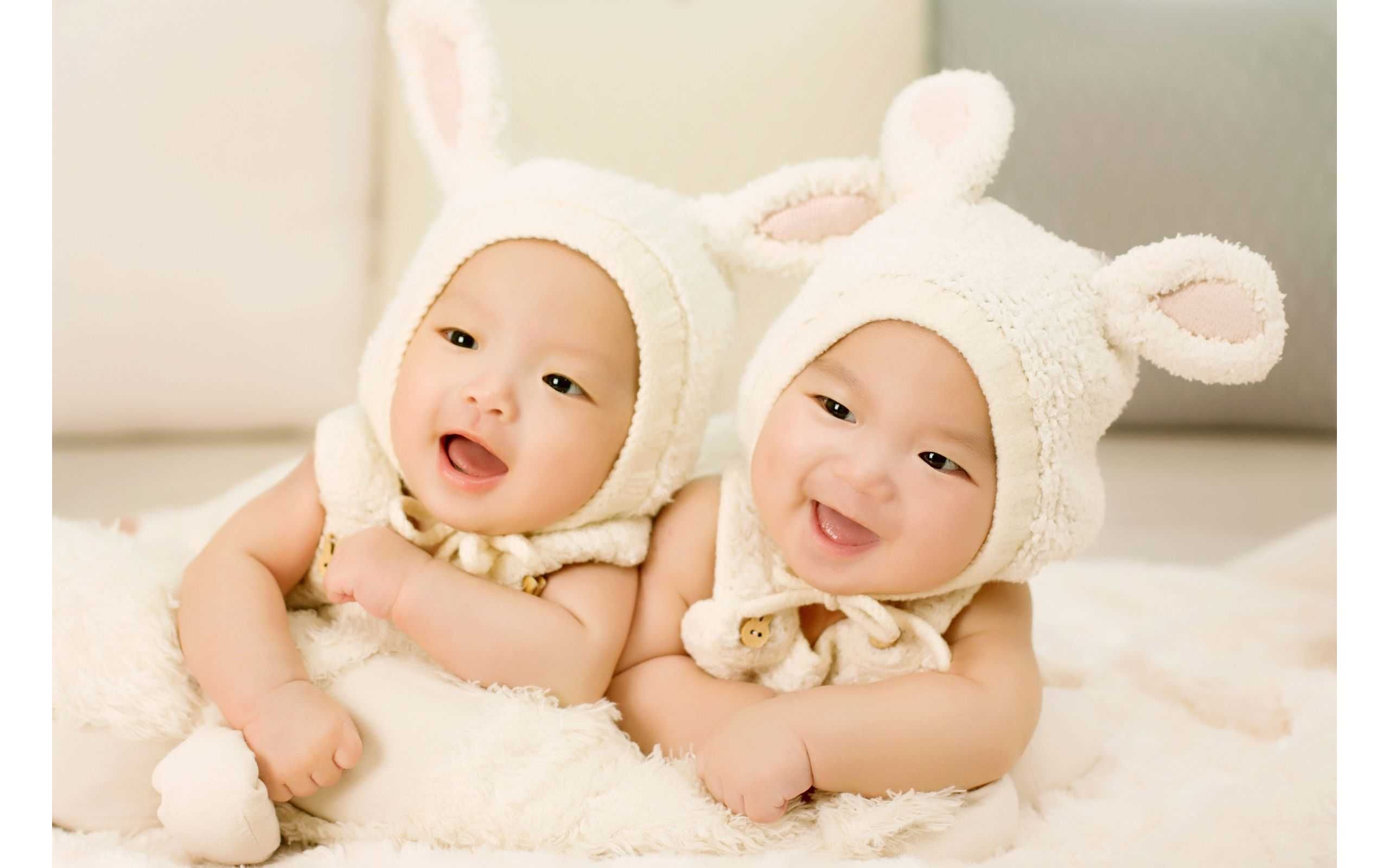Why Some Twins Are Identical and Some Don't
