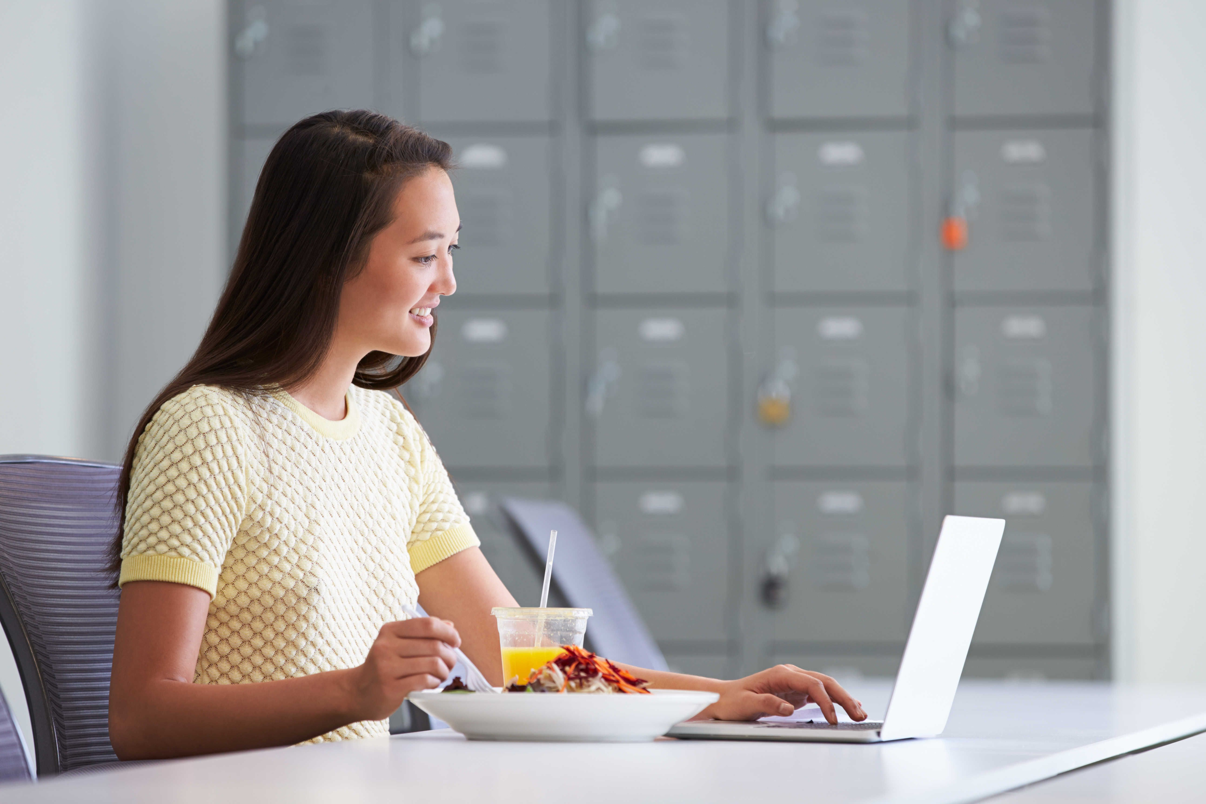 4 Steps to Manage Food Allergies at New Workplace