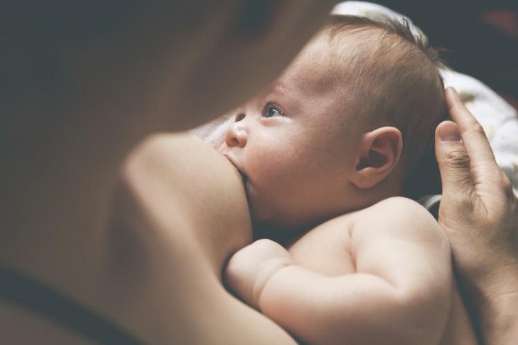 Benarkah Payudara Saya Berubah Jika Menyusukan Bayi?