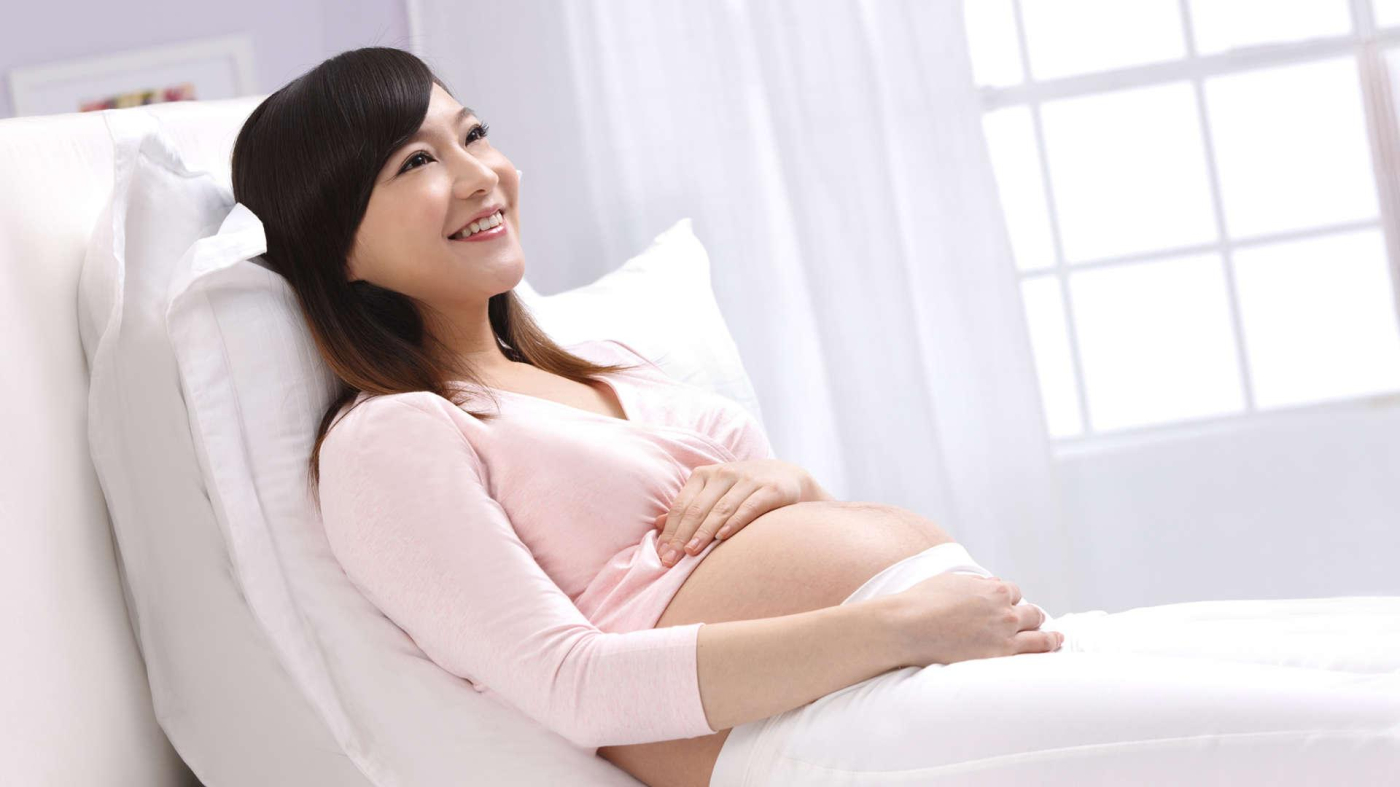 Tip Membantu Wanita Hamil Kekal Berehat di Atas Katil