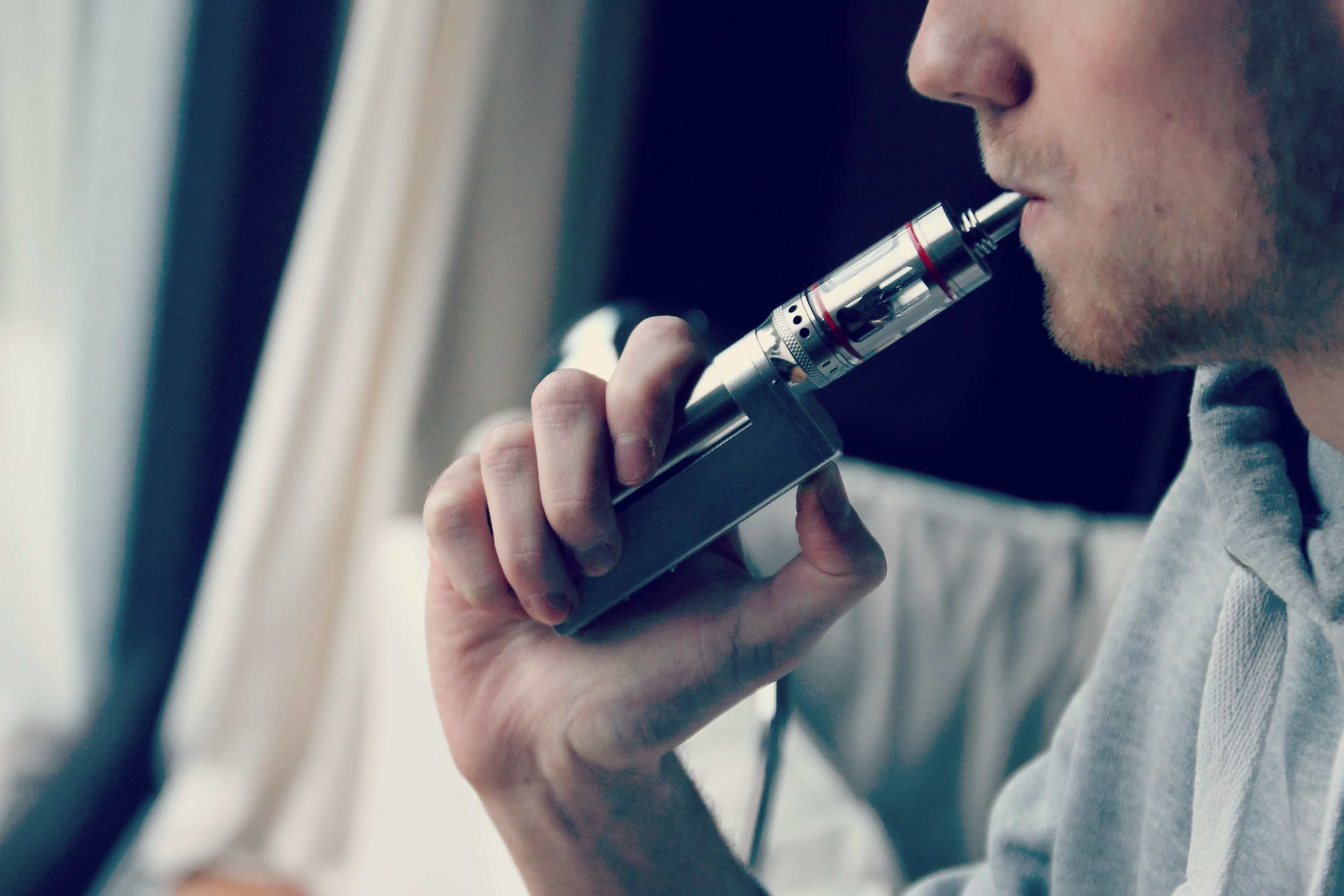 Terapi Gantian Nikotin vs Vape: Yang Mana Lebih Baik untuk Hentikan Ketagihan Nikotin