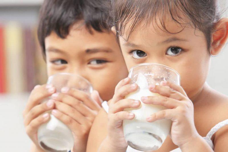 Susu Rendah Lemak Lebih Baik Daripada Susu Penuh Krim? SALAH! Ini Tak Sesuai Untuk Si Kecil