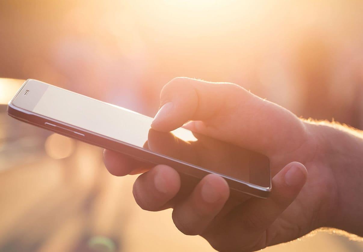 Penggunaan Telefon Pintar boleh Menjejaskan Hubungan bersama Anak