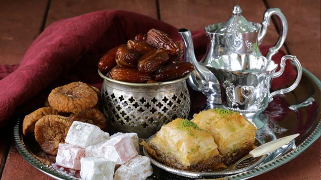 The Food of Ramadan: When and What to Eat