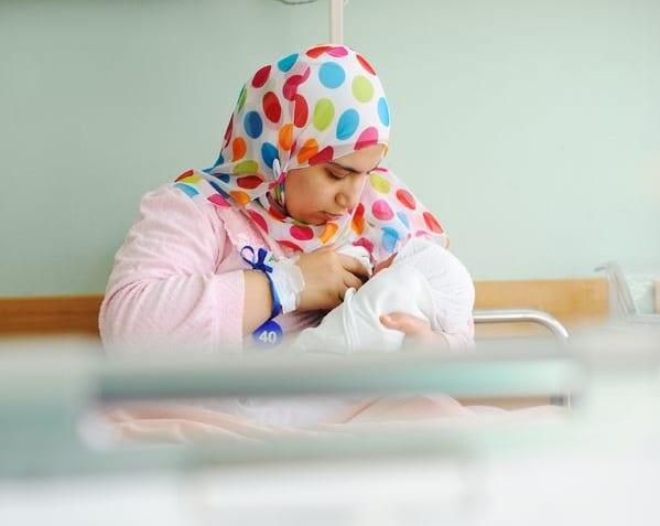 5 Tip Meneruskan Penyusuan ASI bagi Ibu Berpuasa