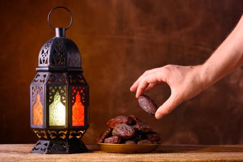 Mengapa Perlu Berbuka Puasa dengan Makanan Manis?