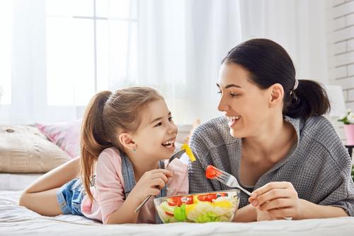 5 Makanan Menguatkan Gigi Anak Anda