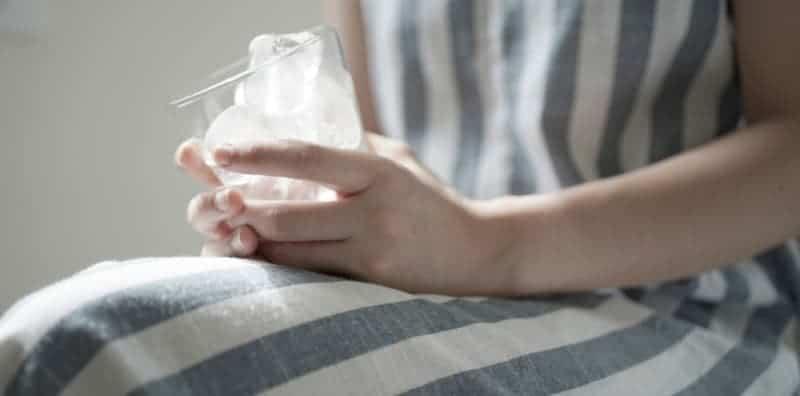 adakah-tabiat-mengunyah-ais-baik