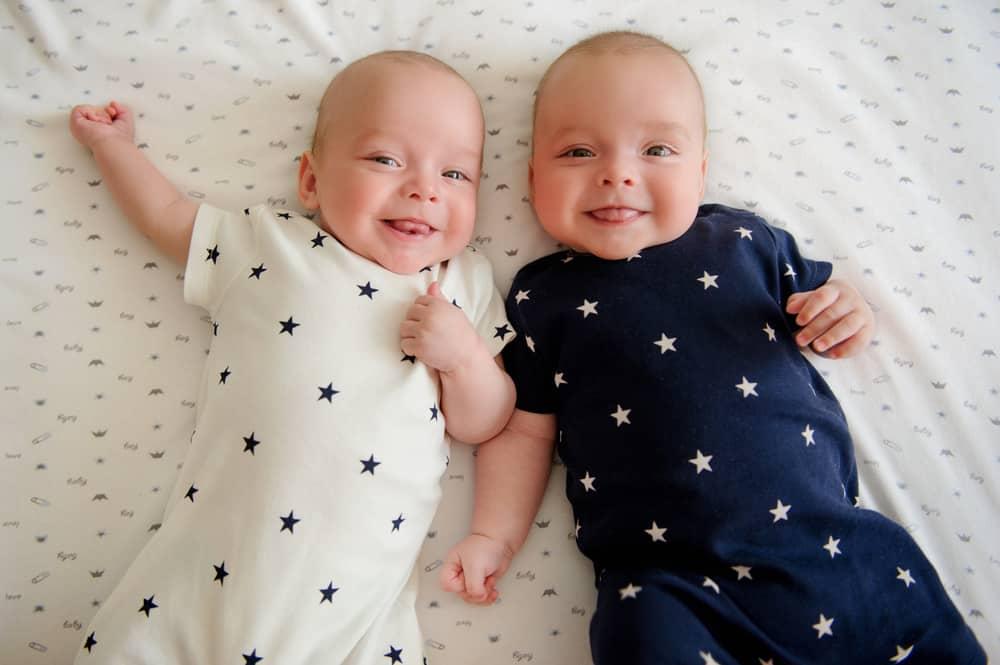 Bukan 1, Tapi 2: Ini 12 Keistimewaan Jika Anda Dapat Anak Kembar