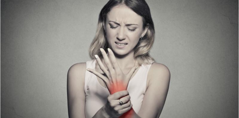 Awas, Ini 4 Punca Sakit Pergelangan Tangan Boleh Terjadi!