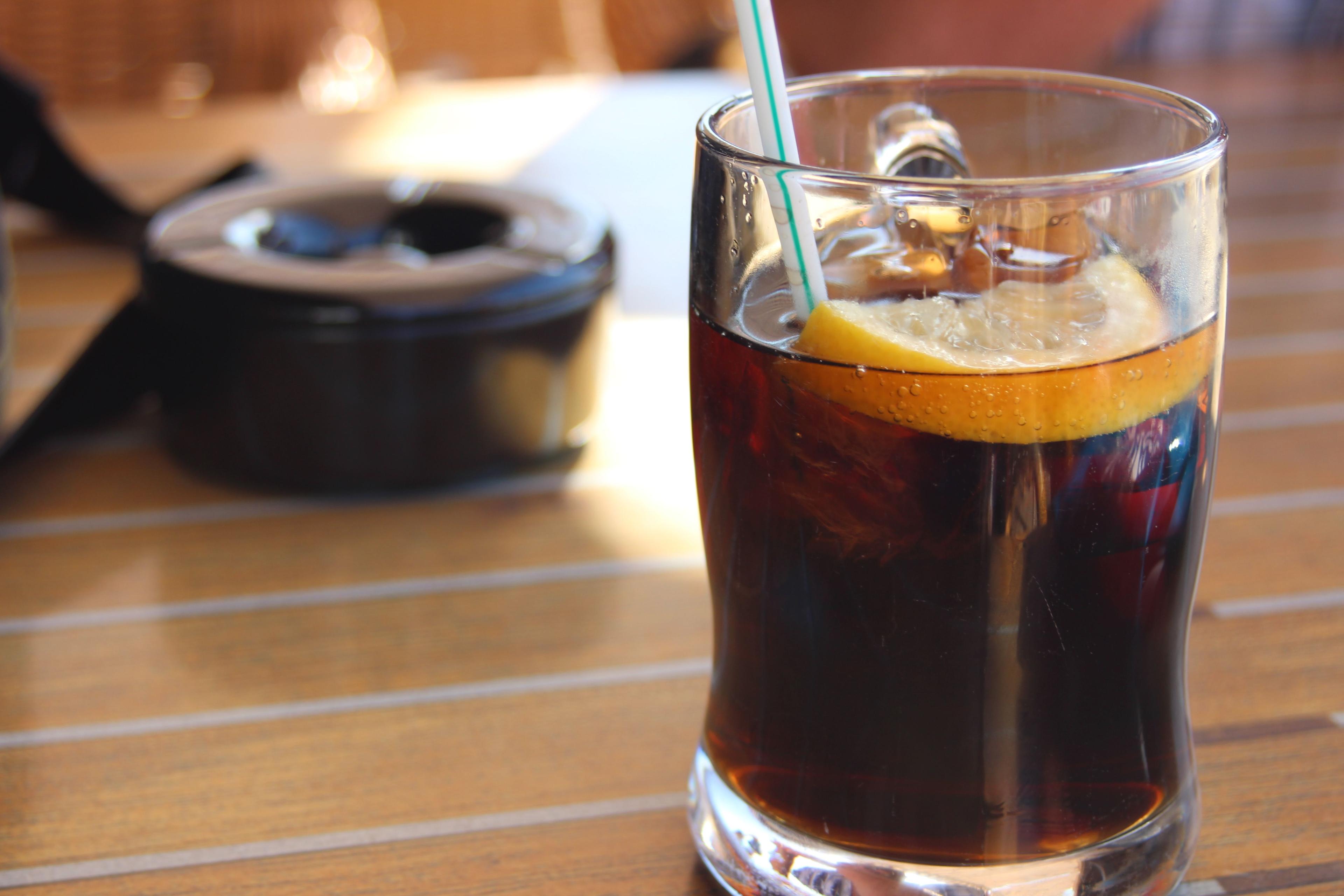 kurangkan-minum-air-berkarbonat