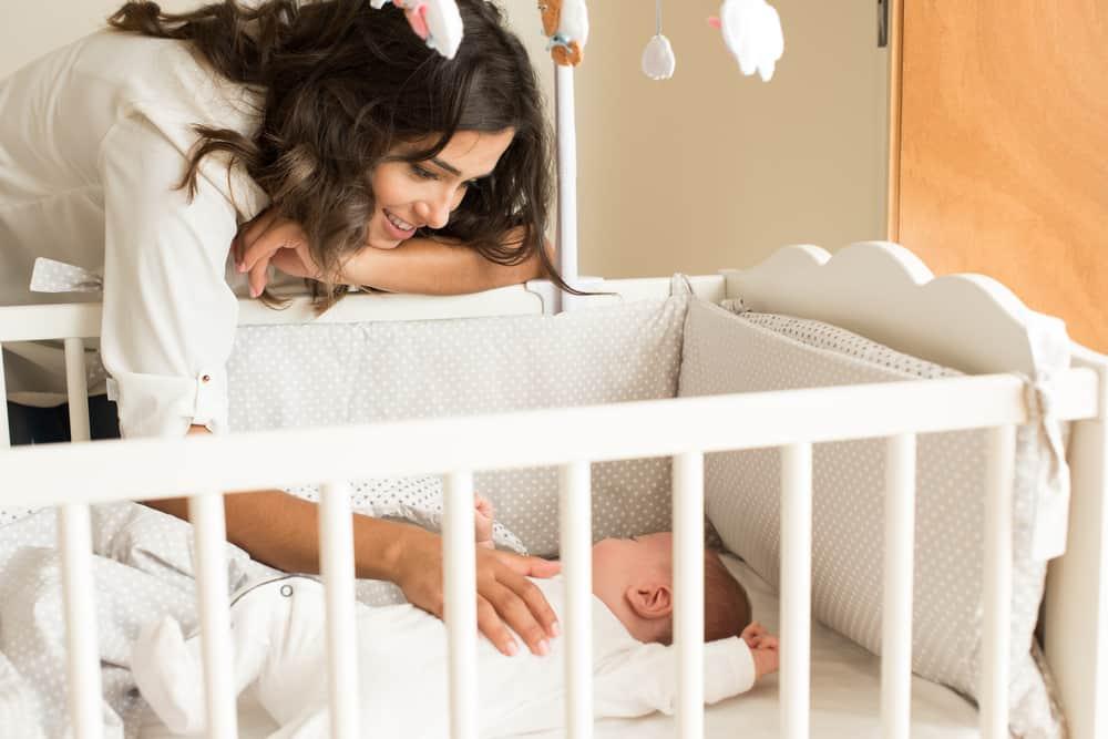 8 Cara Mudah Bagi Bayi Tidur Lena, Ibu Ayah Baru Kena 'Master' Trik WAJIB Ini!