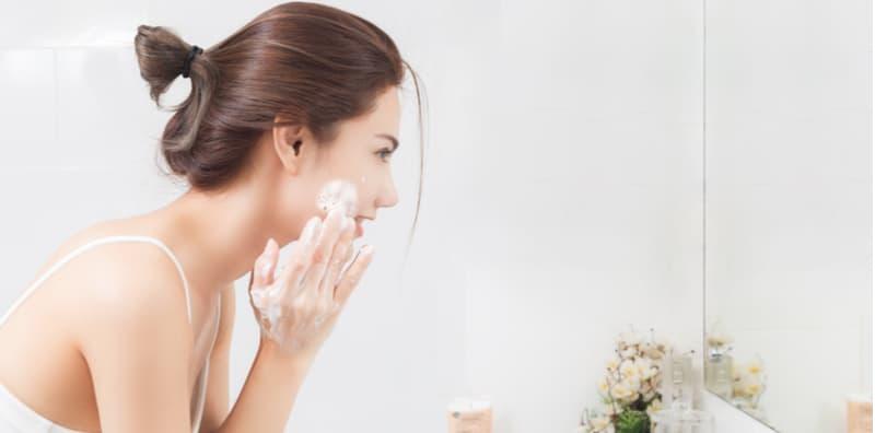 Setiap Hari Tonyoh Muka Dengan Skrub, Tahu Tak Ia Sebenarnya Boleh Merosakkan Kulit?