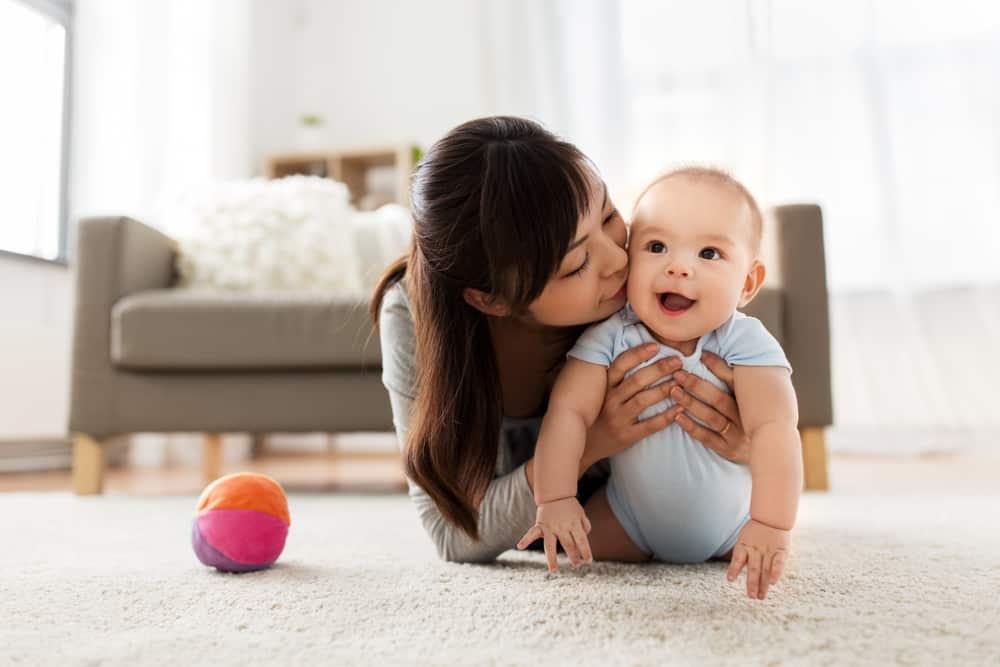 Kalau Tak Mahu 3 Virus Ini Terkena Pada Bayi, JANGAN Biar Mereka Dicium Sesuka Hati!