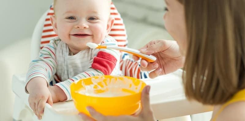 Ini Sebabnya Kenapa Bayi TAK Boleh Diberi 7 Makanan Ini Terlalu Awal, Tunggu Hingga 6 Bulan!