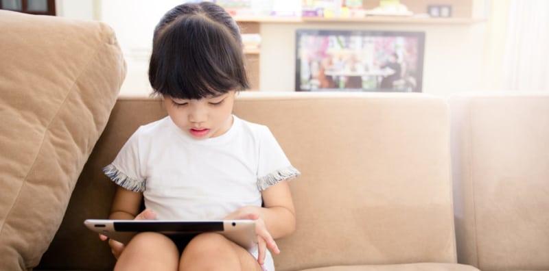 Tidak Salah Untuk Biarkan Anak Anda Bermain Gajet, Namun Kena Kawal!