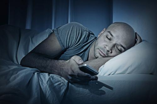 Tidur Sambil Bermesej, Wujudkah?
