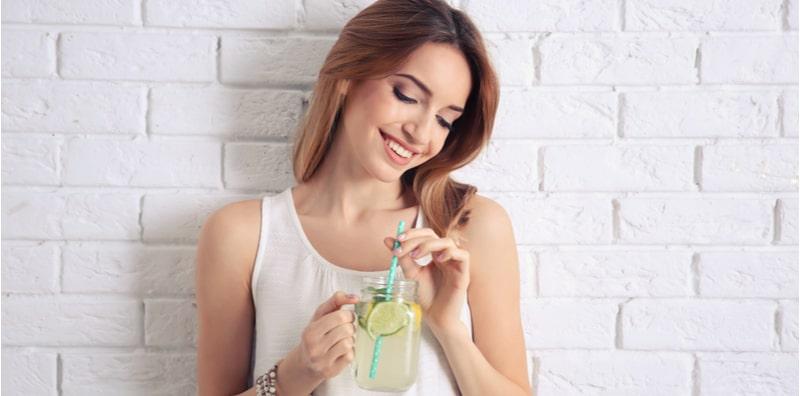 Minum Air Detoks Boleh Buat Kurus & Buang Toksin Badan? Ini FAKTA Benar Tentang 'Detox'