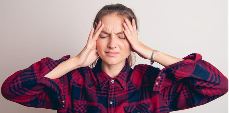 Kerap Sakit Kepala Sampai Berdenyut-Denyut, Ini 10 Makanan Penyebab Migrain Jadi Teruk