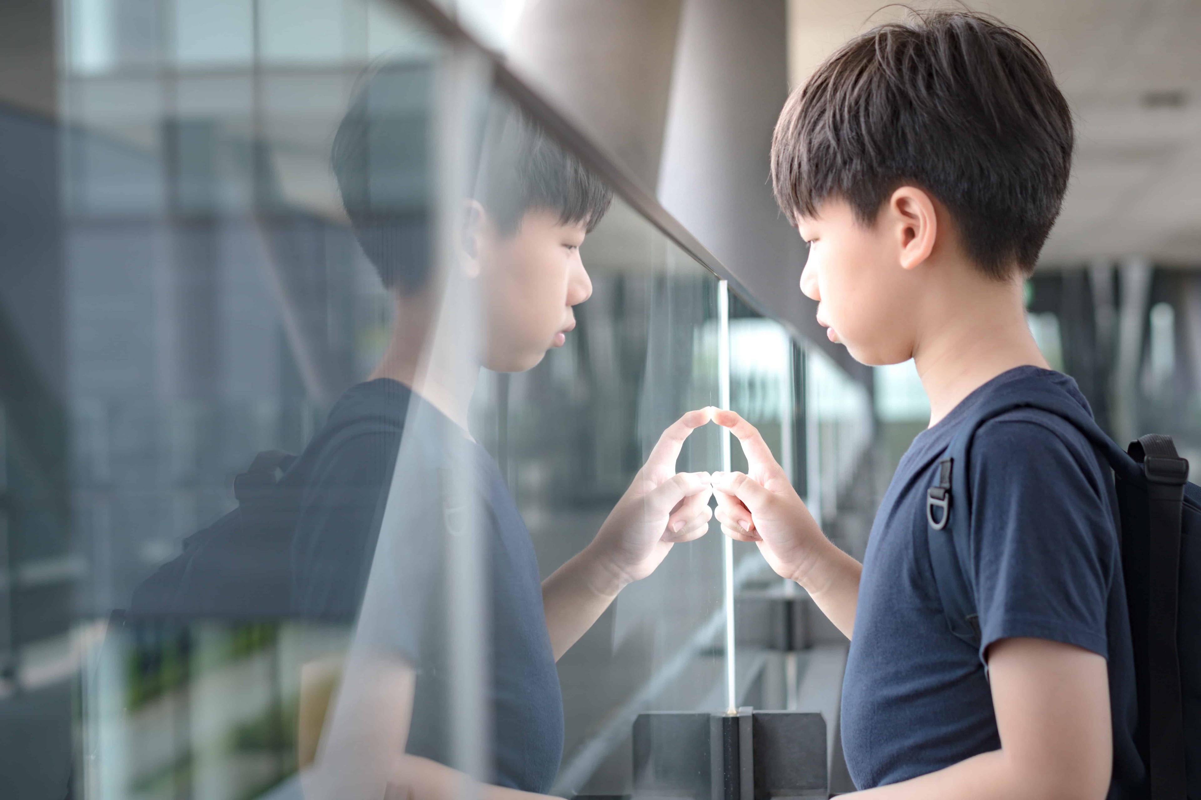 Anak Mengalami Fobia Sosial, Bagaimana Membantunya?