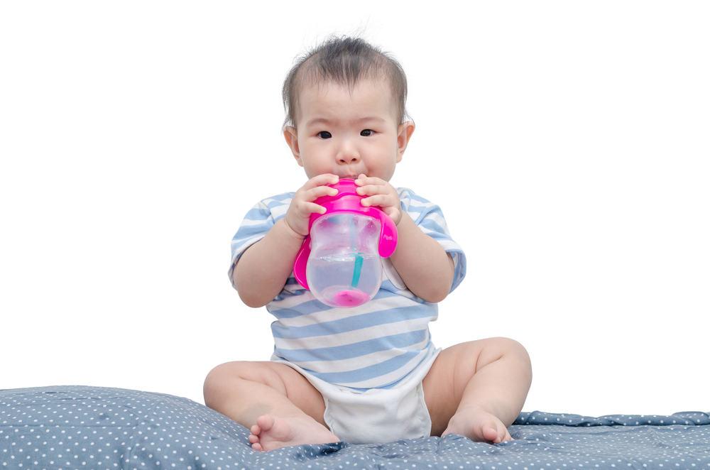 Bila Bayi Anda Boleh Mula Minum Air Putih?