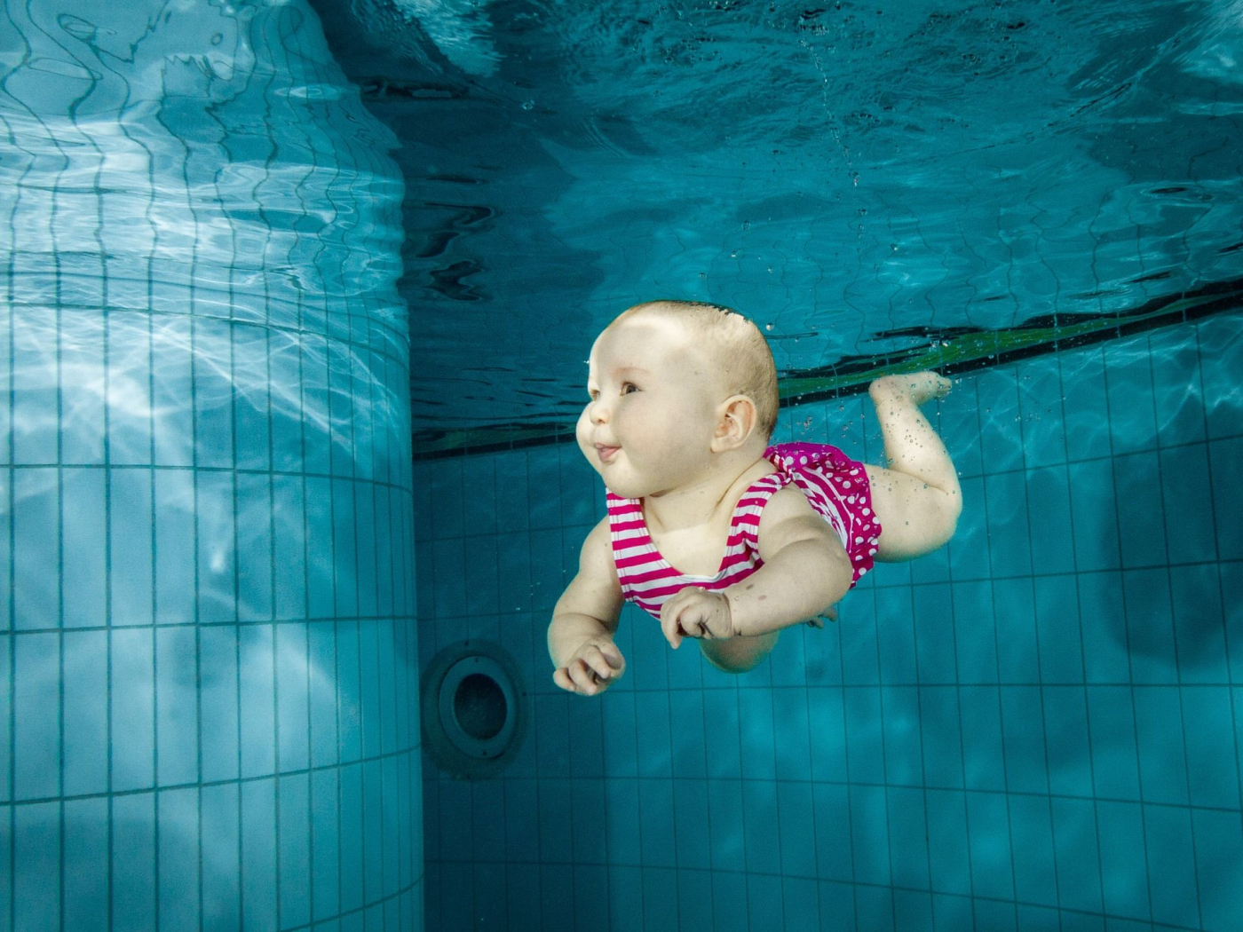 8 Tip untuk Mula Mengajar Bayi Berenang