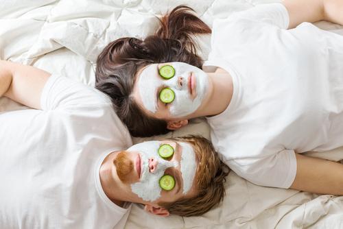 Bagaimana Untuk Membuat Serum Pembaikan Kulit Daripada Bahan-bahan di Rumah