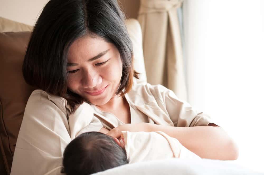 Bayi Menyusu Badan Selepas Bersalin Czer, Selamat Atau Tidak? Ikuti 6 Tip Ini!