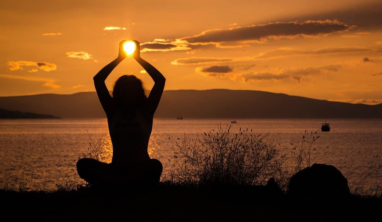 Luangkan15 Minit Pagi Ini Untuk Yoga & Lihat 7 Impak LUAR BIASA Ini Dalam Hidup Anda!