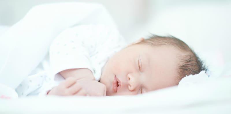 AWAS Ibu, Jangan Benarkan Bayi Anda Tidur Dengan Bantal, Sampailah Usia Ini! Bahaya Boleh Terjadi