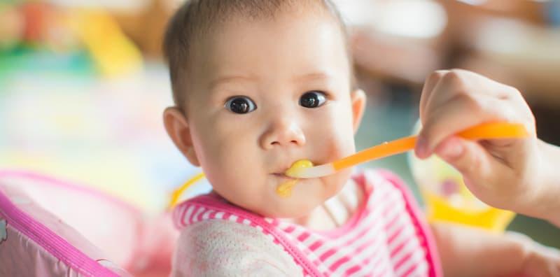 3 Tip Kurangkan Garam Dalam Makanan Bayi, Ia Tak Baik Buat Si Manja!