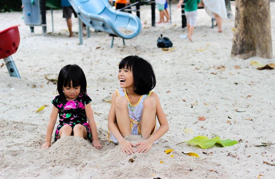 6 Tip Menangani Persaingan Antara Adik-beradik dalam Kalangan Anak Anda