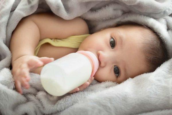 Susu Segar VS Susu Formula - Mana Lebih Baik? Ini Kebaikan & Keburukan Yang Anda Perlu Tahu