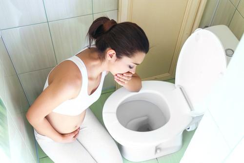 Normal Atau Tidak Ibu Hamil Muntah Darah? Ini 5 Perkara Yang Jadi Penyebabnya!