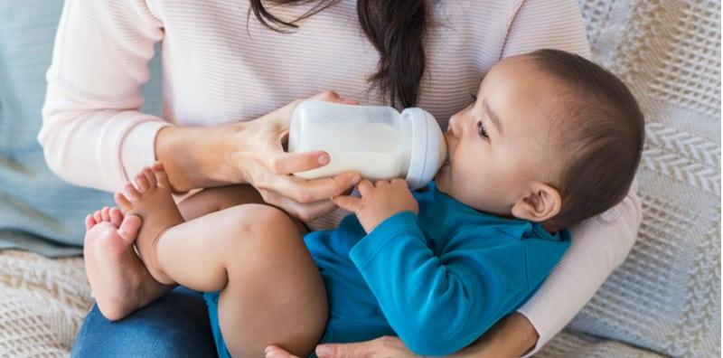 5 Tanda Bayi Anda Sudah Cukup Minum Susu, JANGAN Sampai Berlebihan Pula!