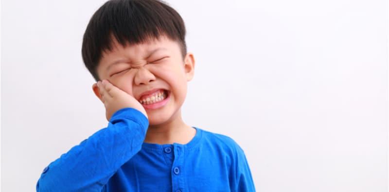 Kasihan Bila Si Kecil Mengadu Sakit Gigi... Parents, Ikut Cara Ini Untuk Atasinya!
