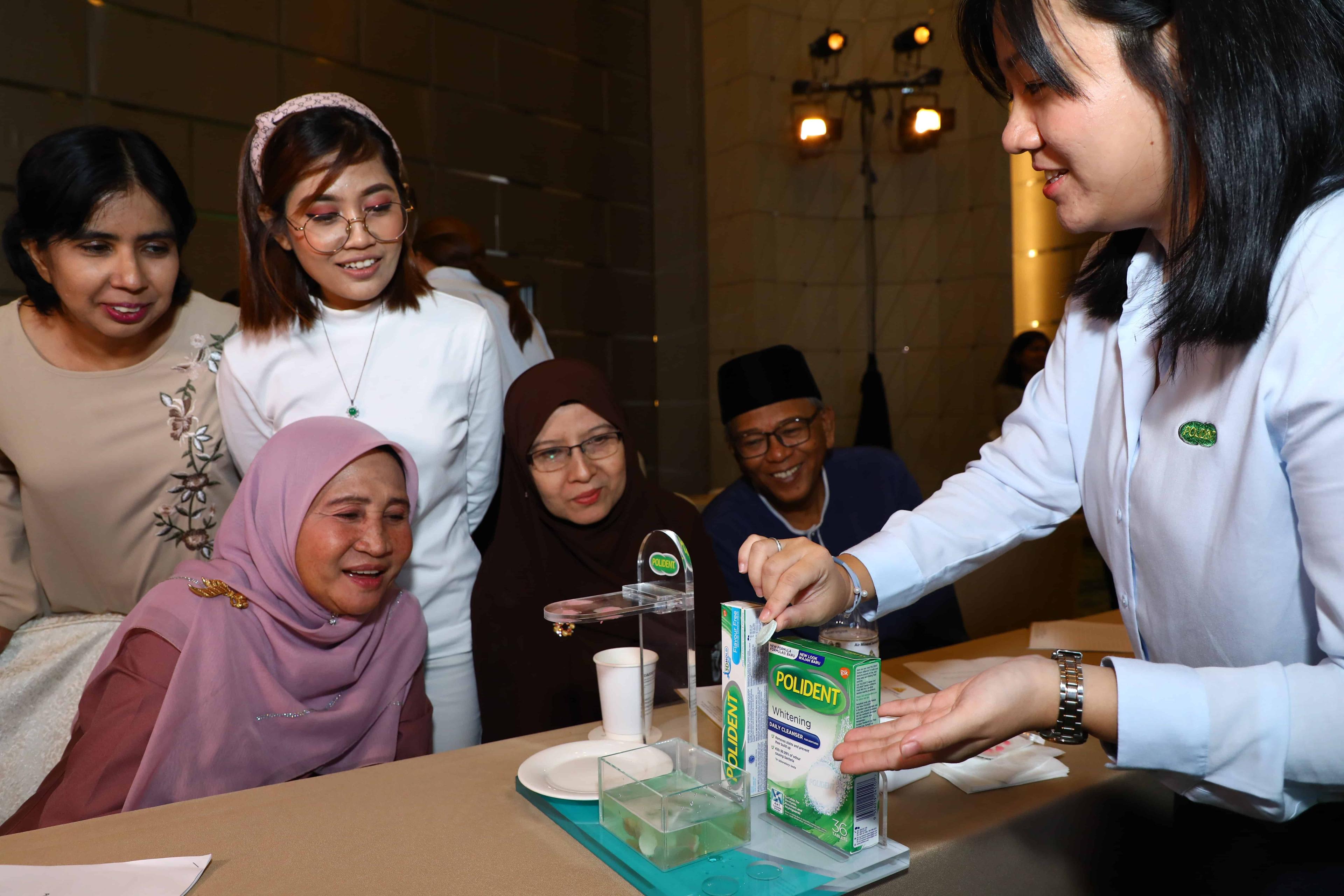 gigi-palsu-keperluan-untuk-warga-tua