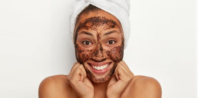 Gemar Melakukan Scrub Muka Dan Badan? Jangan Berlebihan Atau Ini Akibatnya...