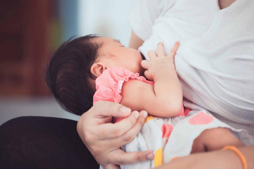 Susu Badan Anda Terlalu Cair? Ibu Jangan Panik, Baca Ini Dulu Untuk Tahu Kenapa Ia Jadi!