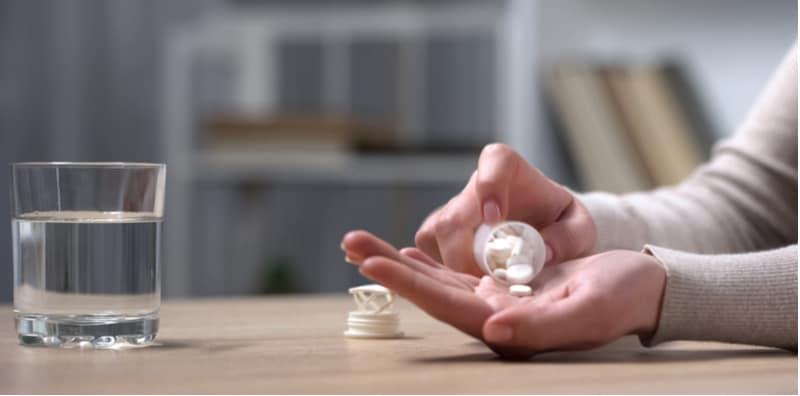 Hati-Hati Kalau Kerap Sakit Belakang, Jangan Selalu Ambil Painkiller, Ambil Tahu Risiko Ini