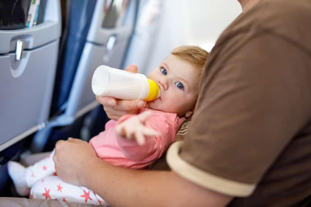 Dulu Berdua, Kini Bertiga. Ibu Bapa, Ini 5 Tip Bawa Bayi Naik Kapal Terbang!
