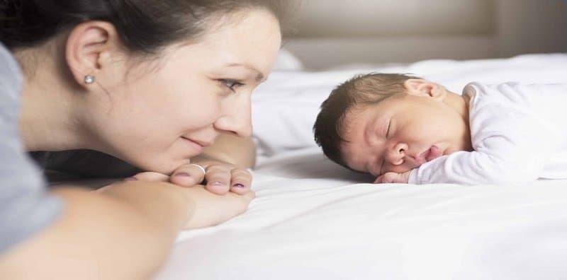 Betul ke Bercakap Time Baby Tidur Ada Manfaat? Ayuh Semak!