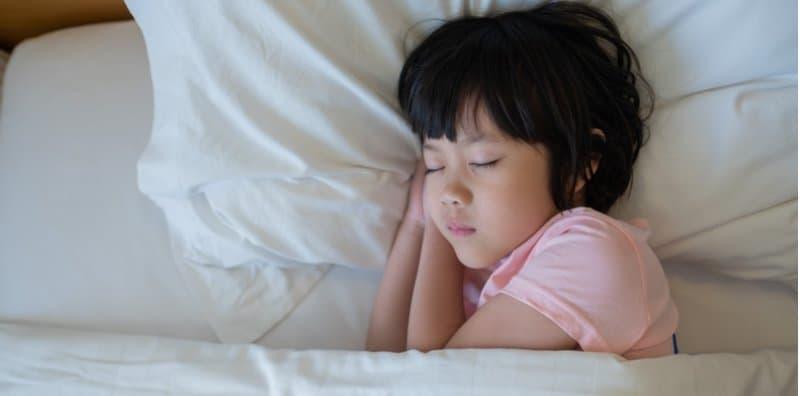 Anak Gemar Mengetap Gigi Semasa Tidur? Ini Bukan Sebab Saka, Tapi Ada 7 Punca Lain