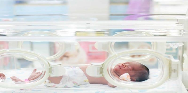 Melahirkan Bayi Tidak Cukup Bulan? Ini 5 Petua Penjagaan Untuk Si Manja