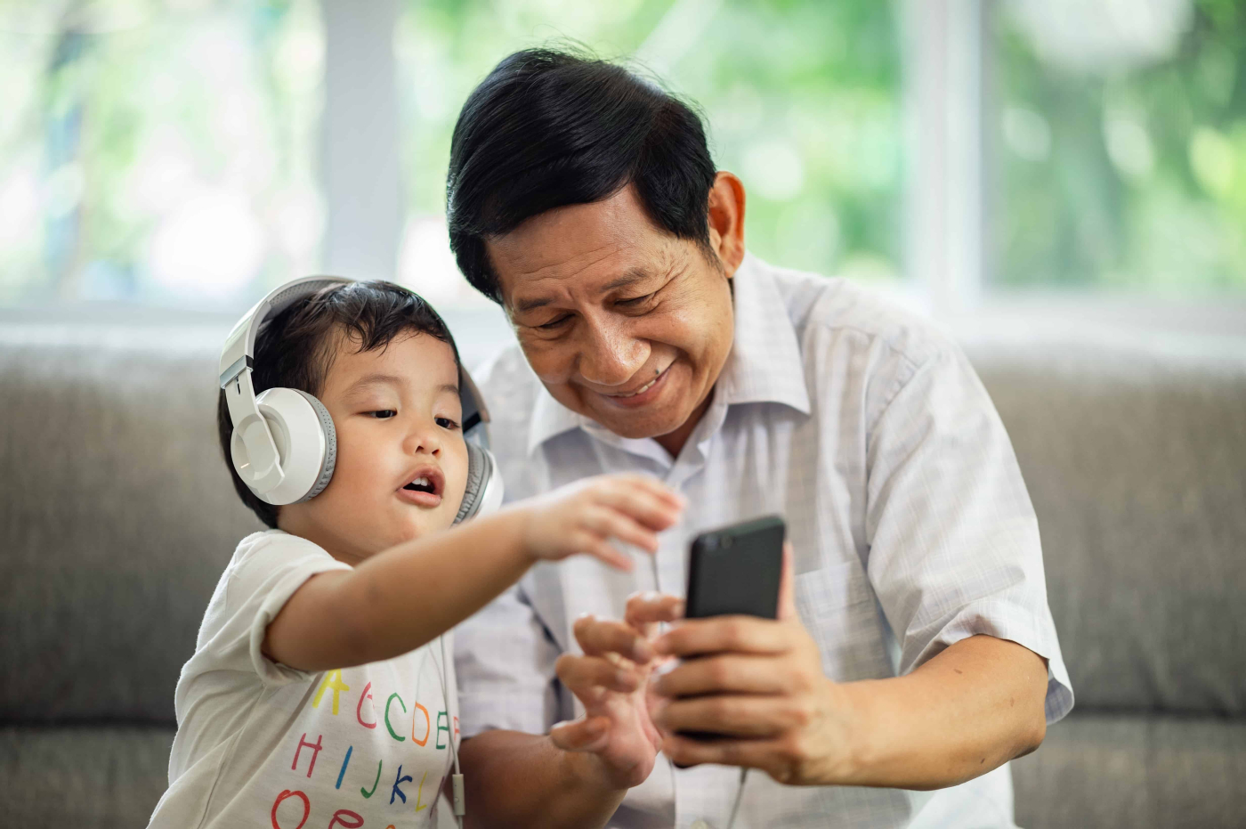 Apa Nak Buat Kalau Anak Anda Selalu Makan Gula-gula Pemberian Datuk dan Nenek Mereka?
