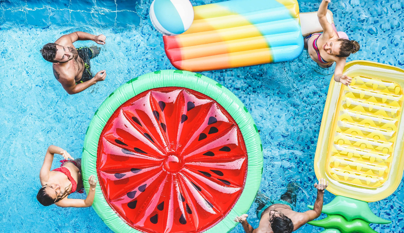 Bau Klorin Kolam Renang Kuat? Tunggu! Jangan Terjun Dulu