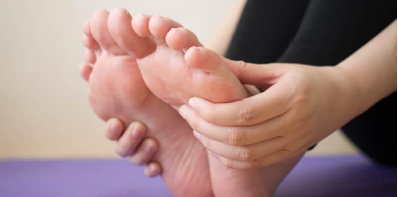 Selalu Rasa Kebas Pada Tangan Dan Kaki? Jaga-Jaga, Ia Mungkin Tanda Diabetes!