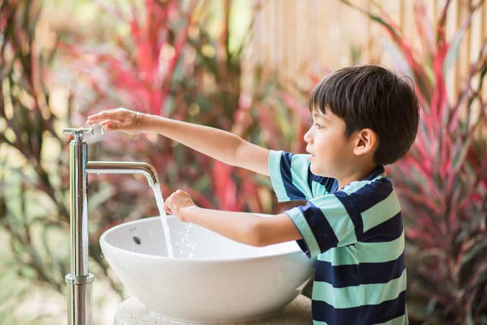 Nak Elak Coronavirus? Lepas Pegang 8 Benda Ini, Ajar Anak Cuci Tangan Dengan Betul!