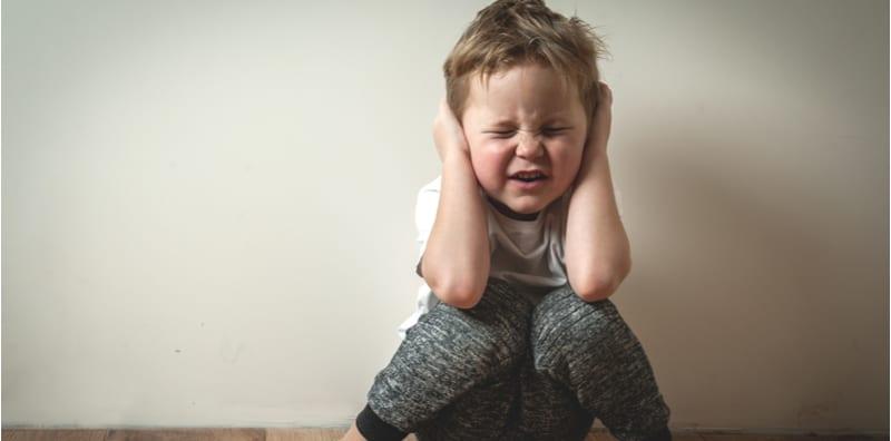 Suka Kongsi Gambar Anak Tantrum Di Media Sosial? Ini Sebab Anda Perlu BERHENTI Melakukannya