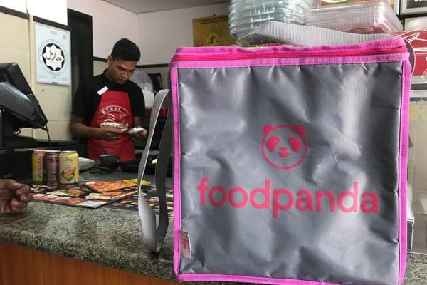 Bosan Masak Sepanjang Kawalan Pergerakan? FoodPanda & GrabFood Sediakan Contactless Delivery!